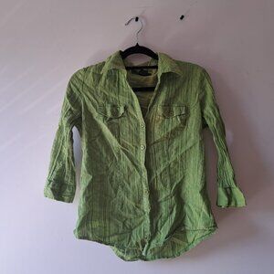 Collar, button down, 3/4 length shiny green vintage shirt!